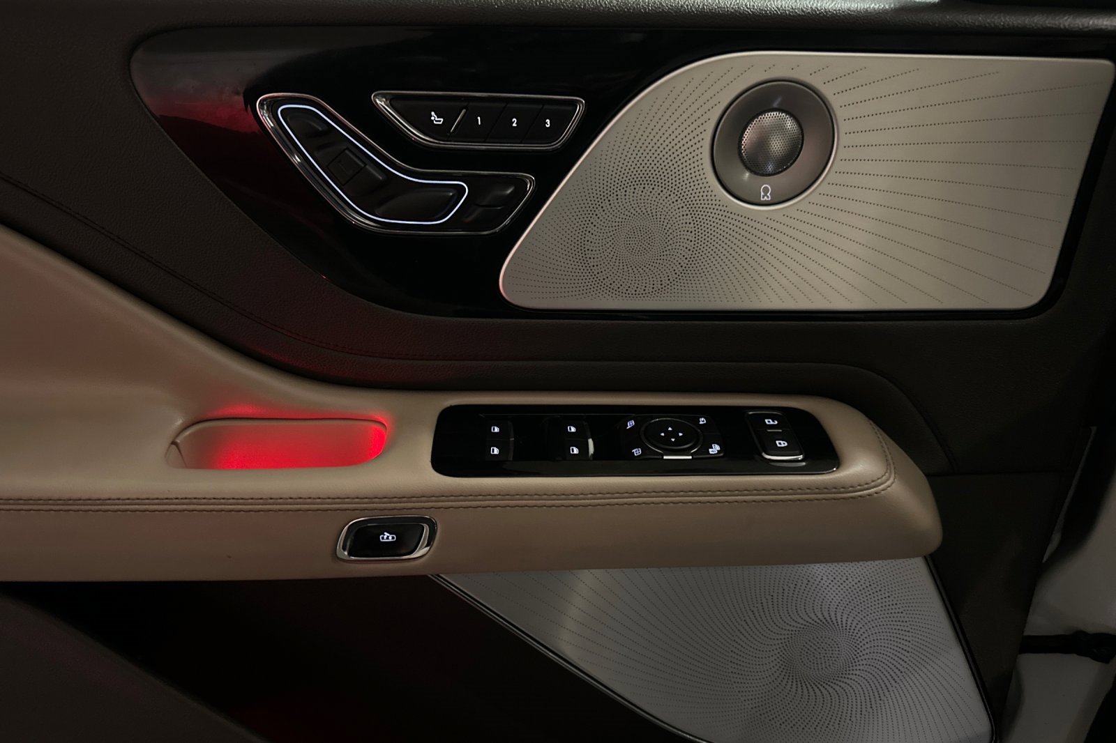 Used 2020 Lincoln Aviator Reserve w/ Equipment Group 202A image 11