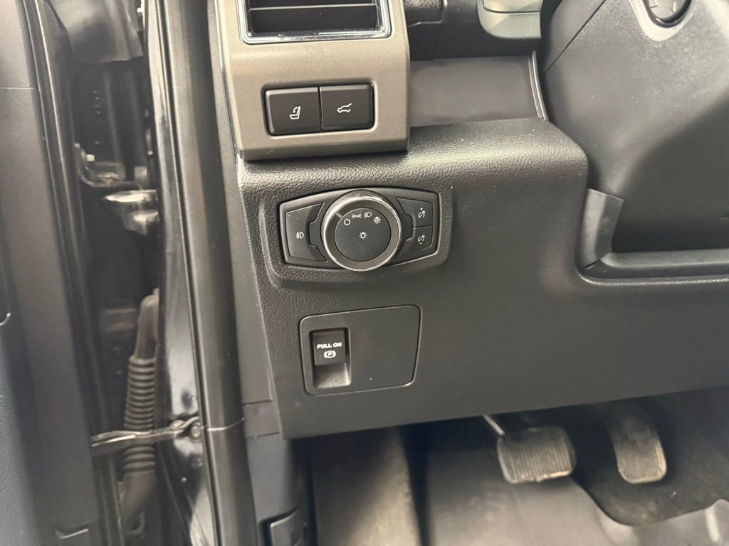 Used 2020 Ford Expedition XLT w/ Equipment Group 202A AWD/4WD image 25