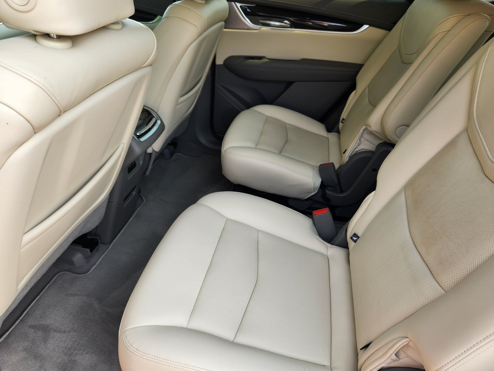 Certified 2023 Cadillac XT6 Premium Luxury AWD/4WD image 13