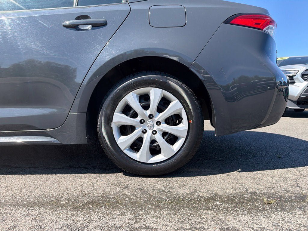 Used 2024 Toyota Corolla LE FWD image 11