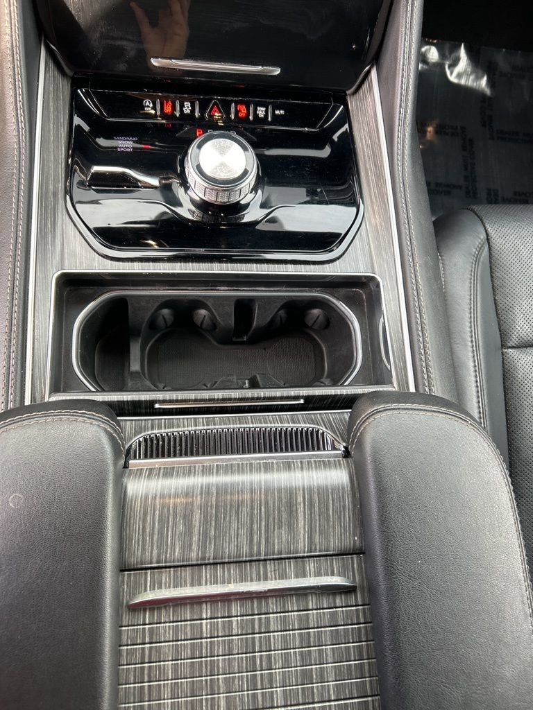 Used 2024 Jeep Wagoneer L Series II w/ Flexible Seating Group image 16