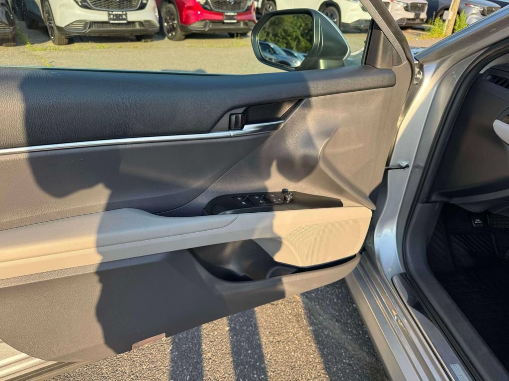 Used 2019 Toyota Camry LE w/ Convenience Package FWD image 18