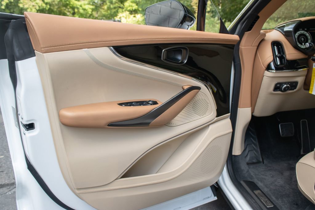 New 2025 Aston Martin DBX 707 image 8