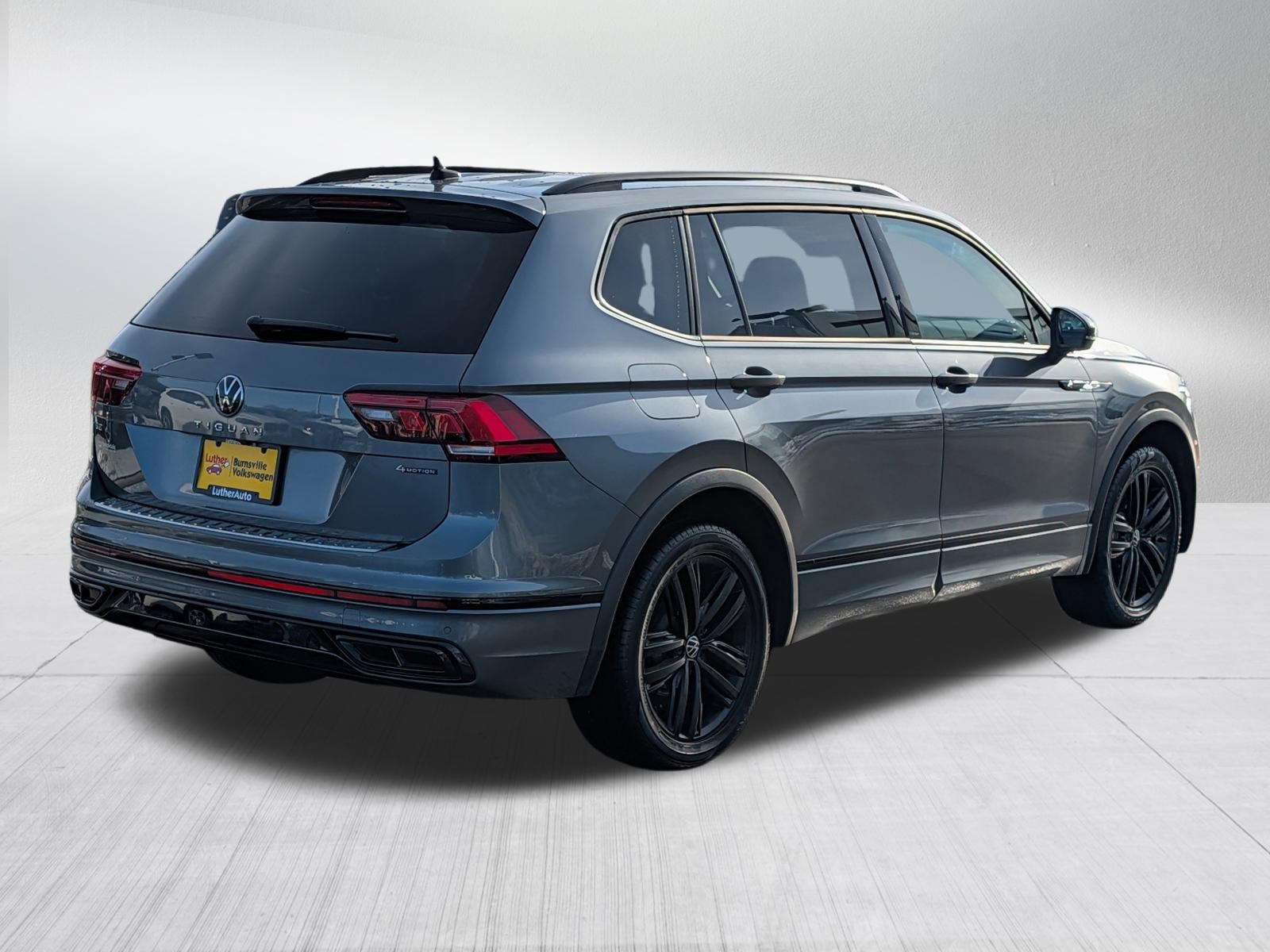 Used 2022 Volkswagen Tiguan SE R-Line image 7