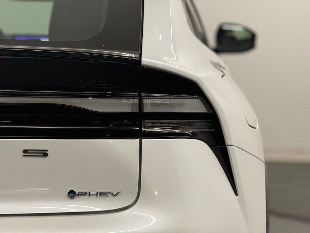 New 2026 Toyota Prius Plug-In Hybrid image 7