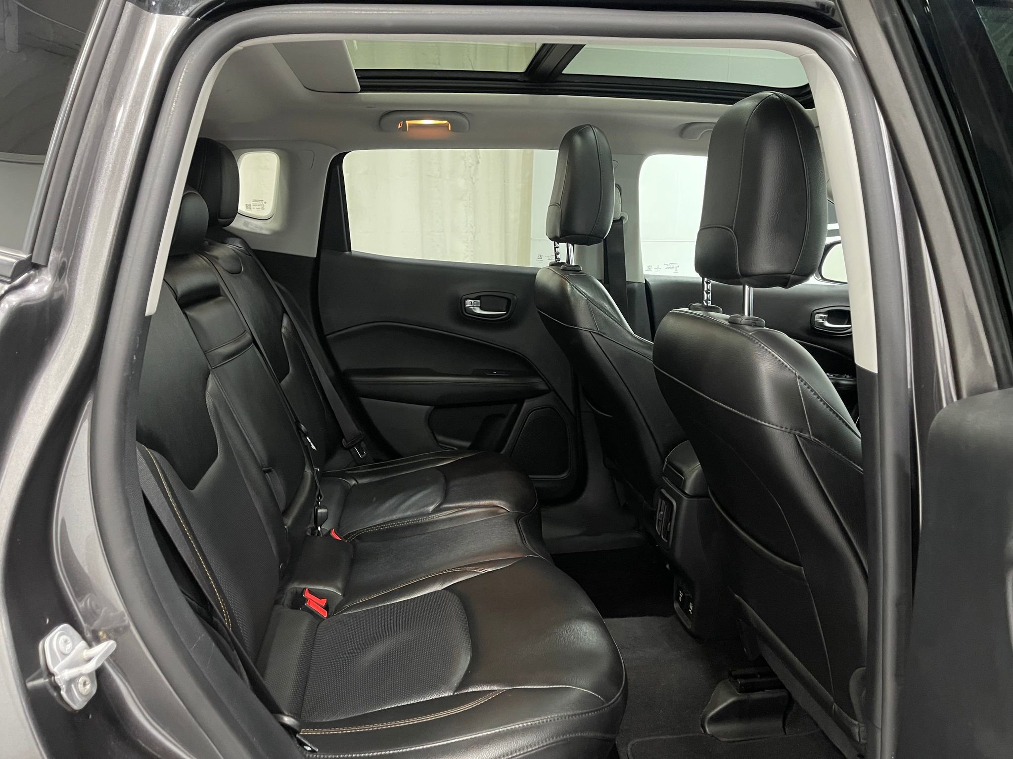 Used 2018 Jeep Compass Limited image 30