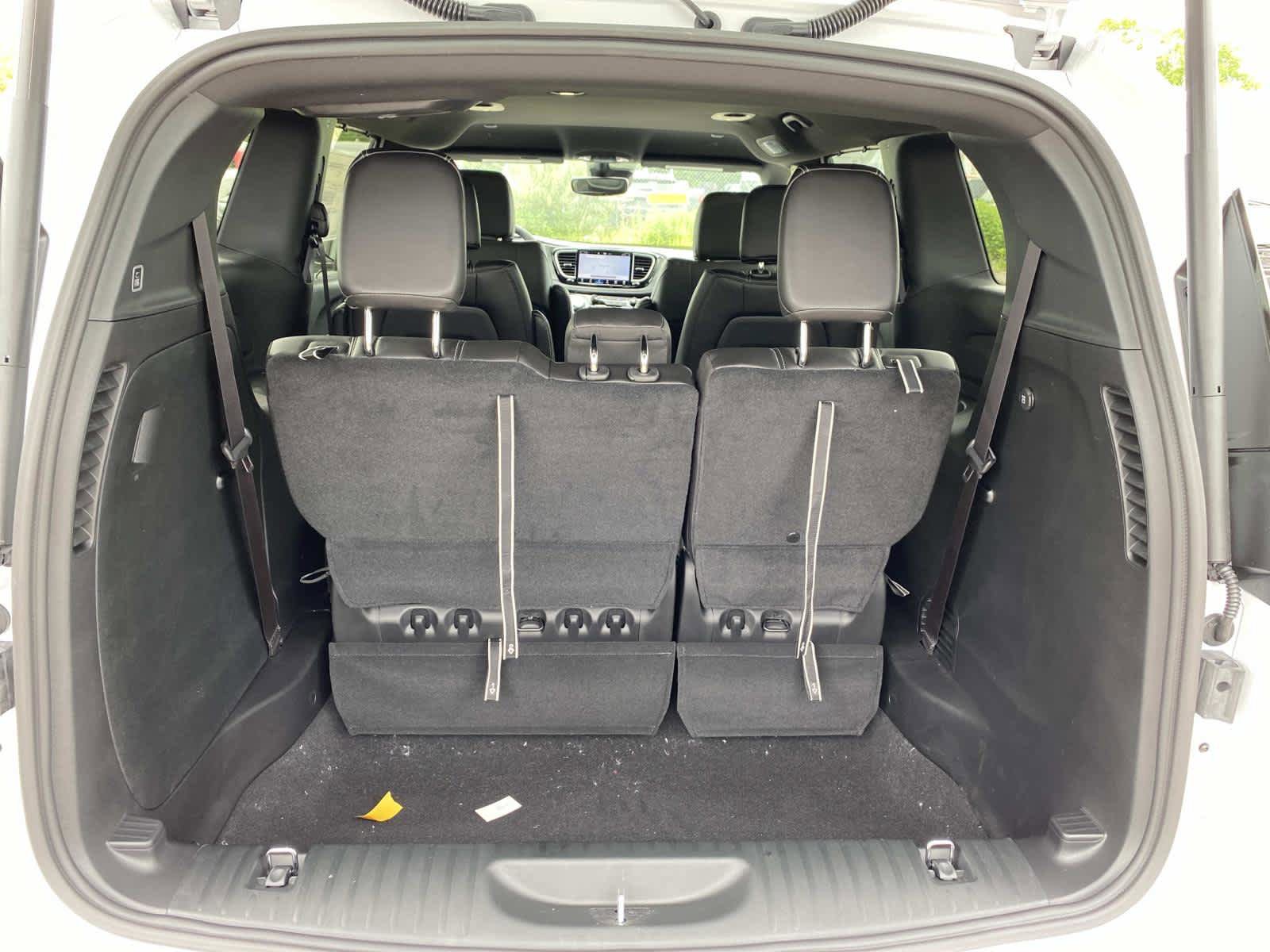 New 2027 Chrysler Pacifica Select FWD image 5