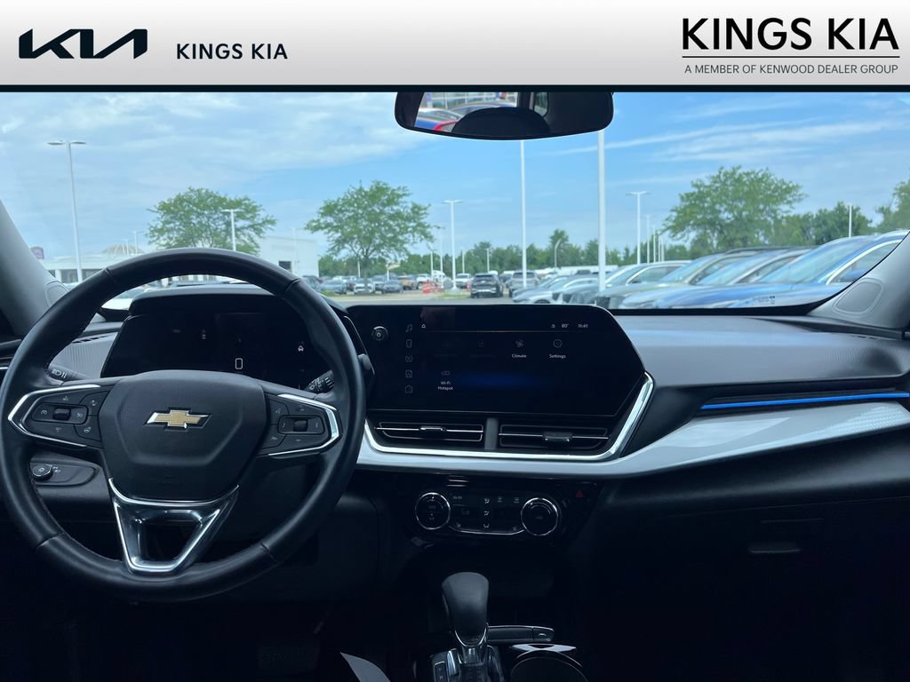 Used 2024 Chevrolet Trax LT w/ Driver Confidence Package FWD image 17