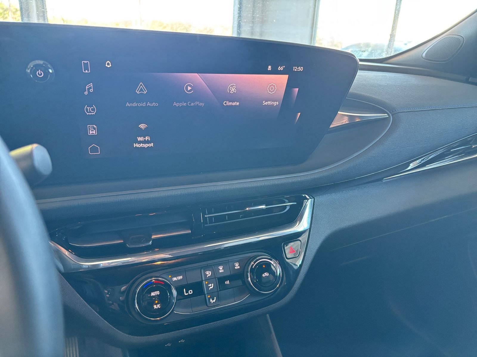 Used 2025 Buick Envista Sport Touring image 21