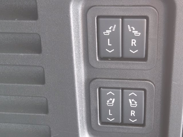 Used 2026 Chevrolet Traverse RS w/ LPO, Floor Liner Package AWD/4WD image 30