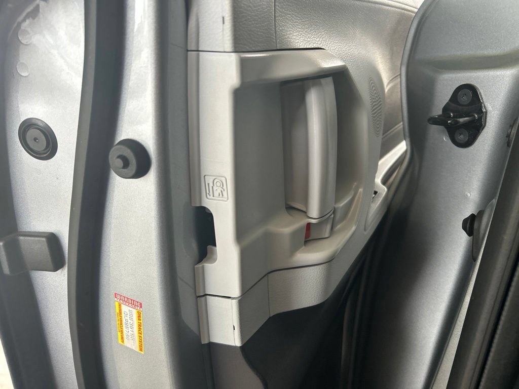 Used 2025 Toyota Sienna XLE FWD image 34