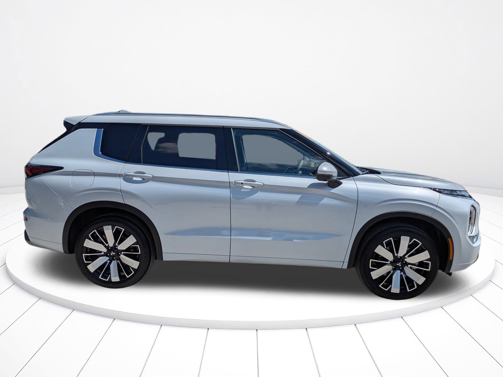 New 2025 Mitsubishi Outlander SEL image 3