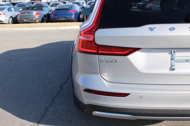 Used 2025 Volvo V60 B5 Cross Country Plus image 45