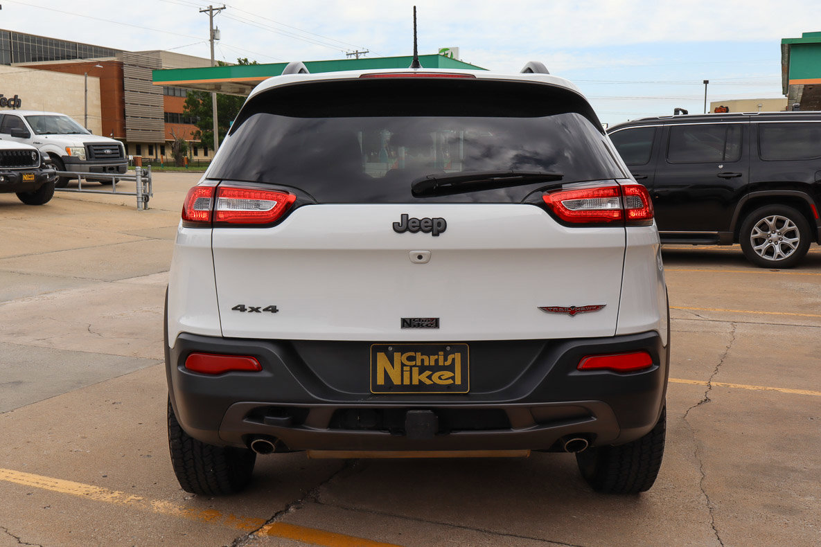Used 2015 Jeep Cherokee Trailhawk w/ Comfort/Convenience Group AWD/4WD image 13