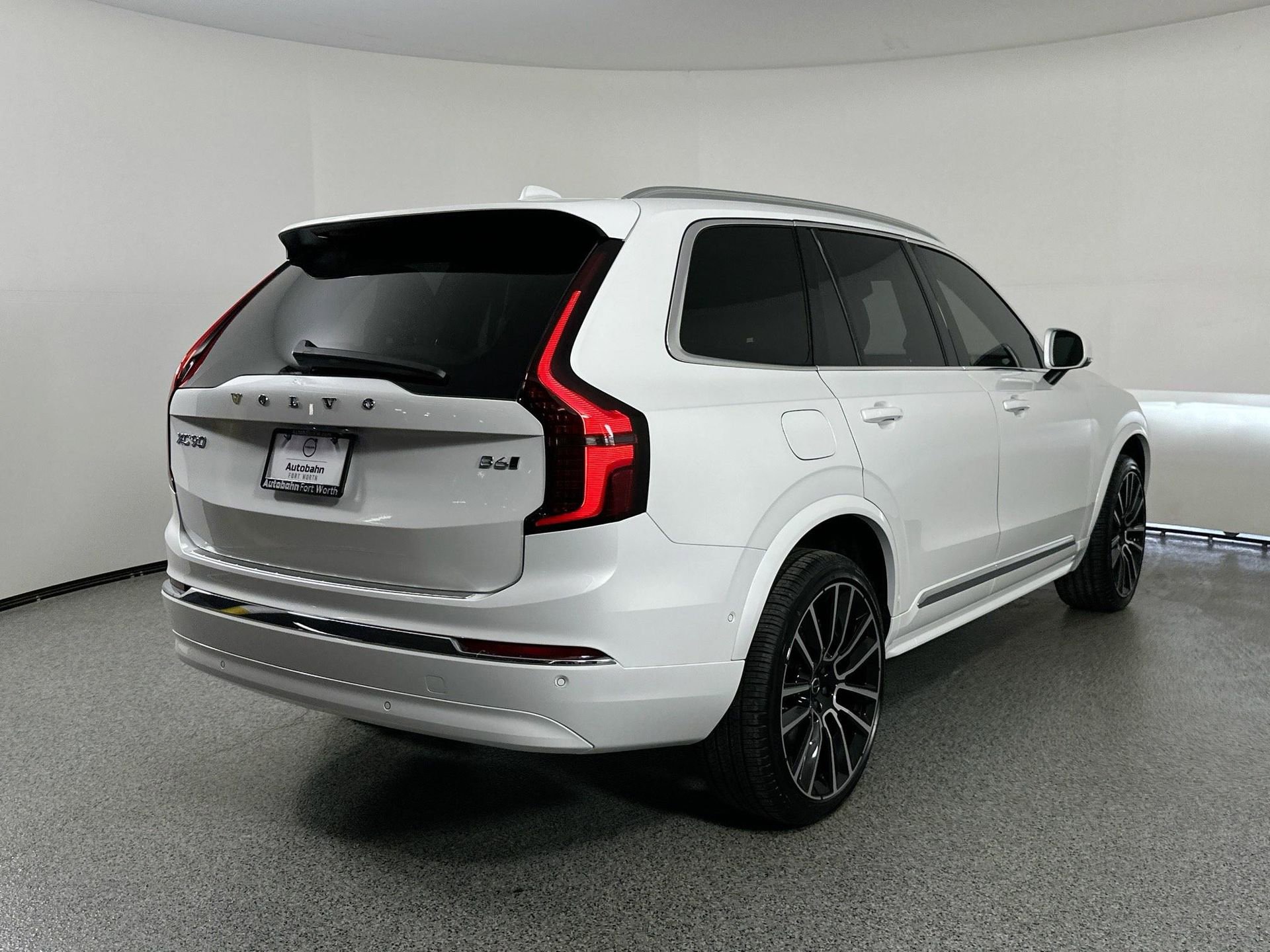 New 2026 Volvo XC90 B6 Plus w/ Protection Package Premier image 4