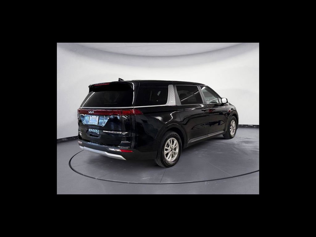Used 2024 Kia Carnival LX FWD image 6
