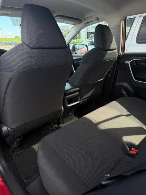 Used 2021 Toyota RAV4 LE FWD image 29