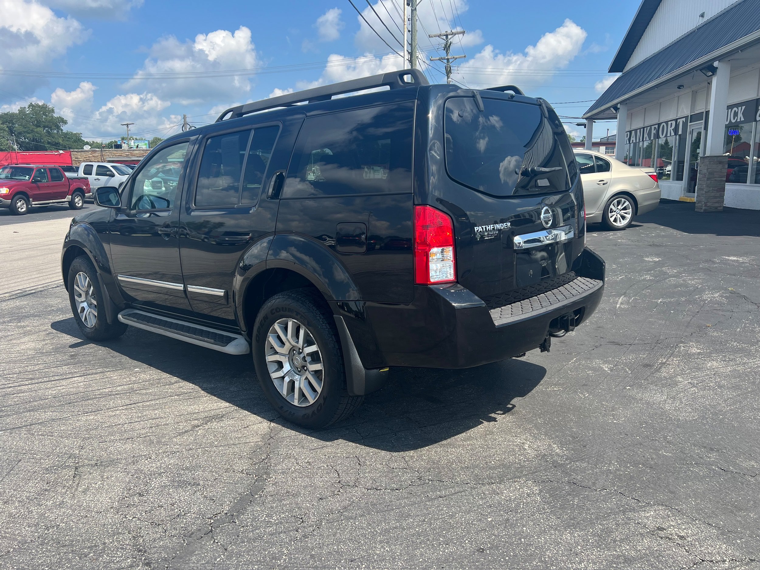 Used 2011 Nissan Pathfinder LE w/ Navigation Pkg AWD/4WD image 7