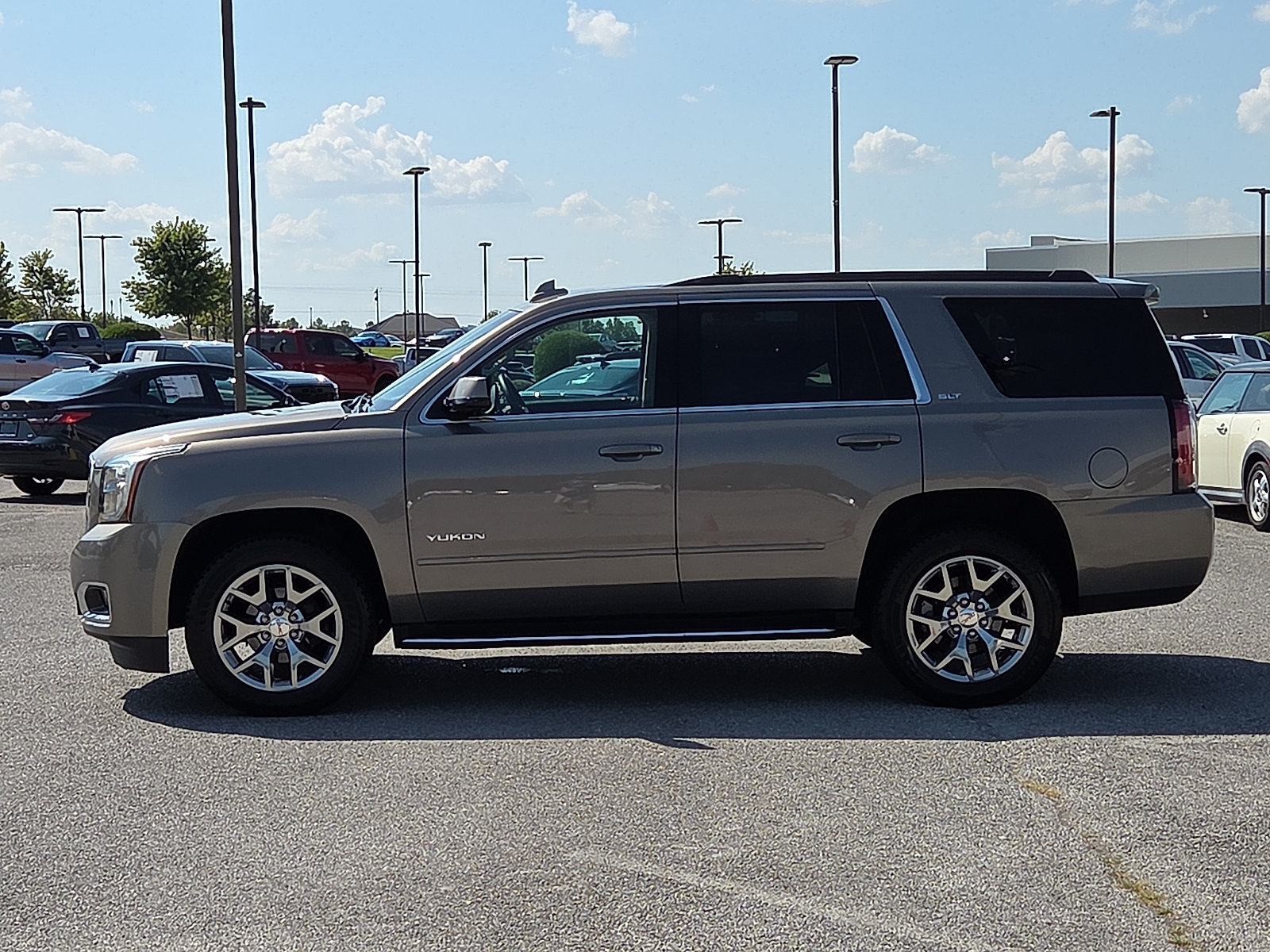 Used 2019 GMC Yukon SLT w/ HD Trailering Package AWD/4WD image 3