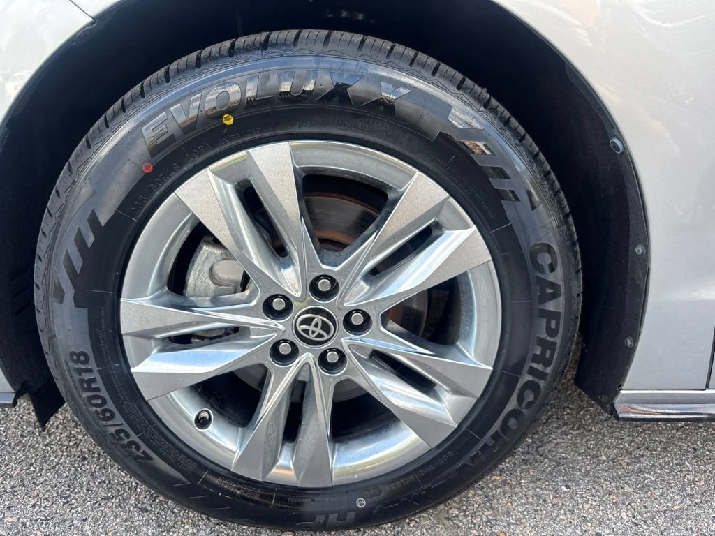 Used 2021 Toyota Sienna Limited FWD image 24