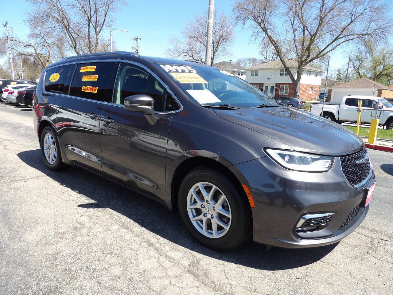 Used 2021 Chrysler Pacifica Touring-L FWD image 4