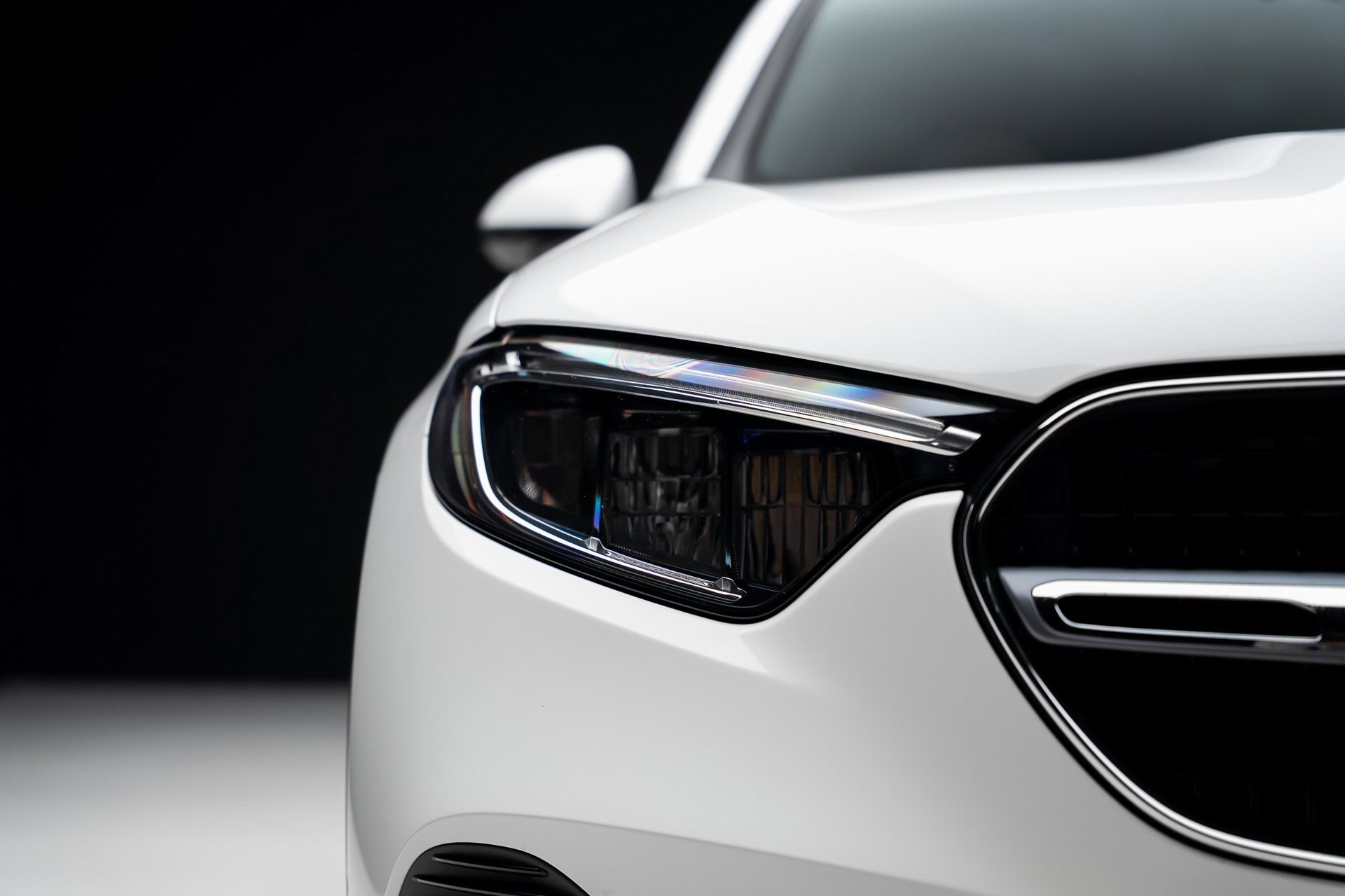 Used 2025 Mercedes-Benz GLC 350e 4MATIC image 8