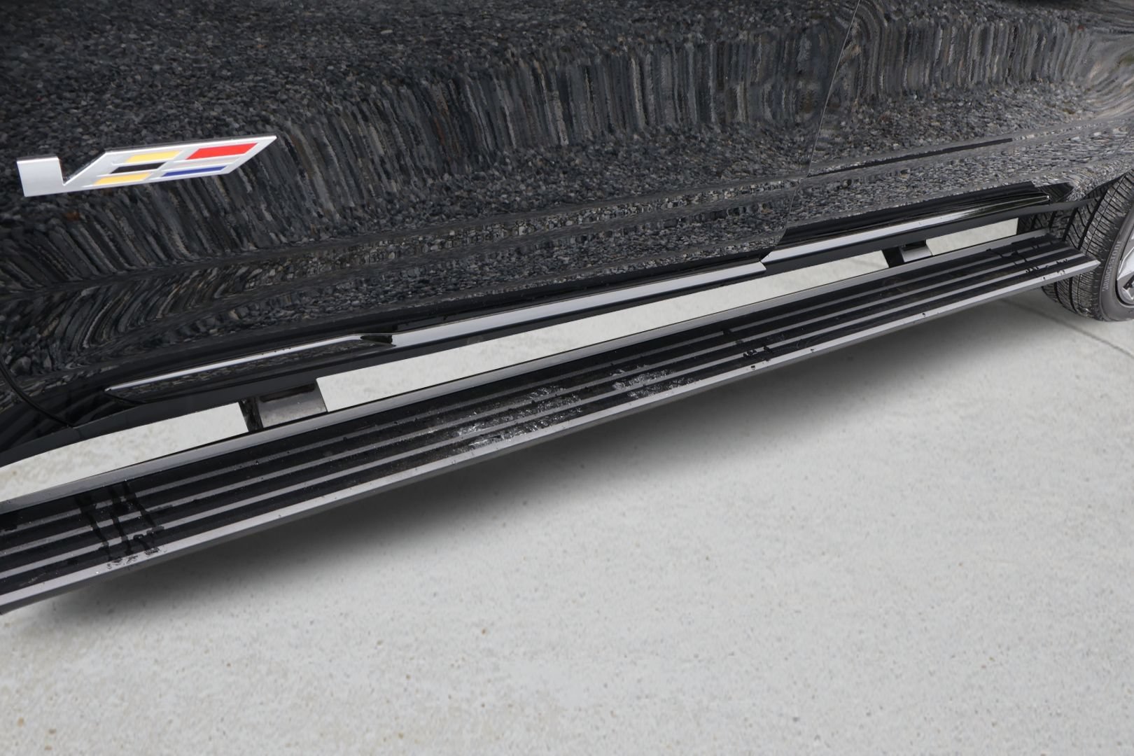 Certified 2025 Cadillac Escalade ESV V AWD/4WD image 32