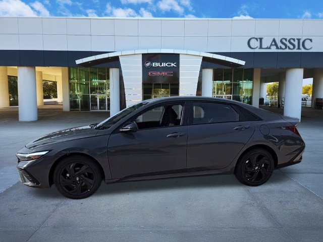 Used 2026 Hyundai Elantra Sport FWD image 4