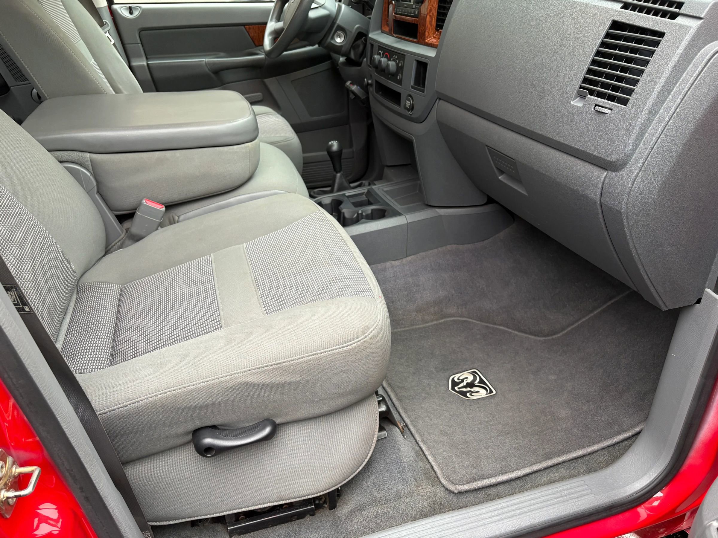 Used 2006 Dodge Ram 3500 Truck SLT image 31