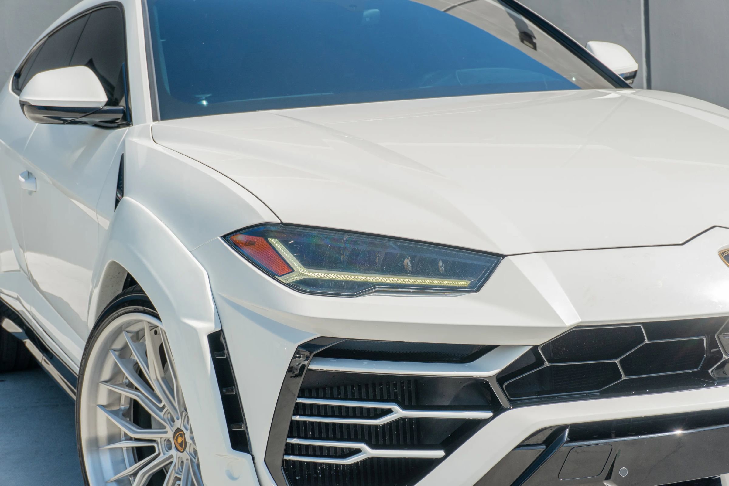 Used 2019 Lamborghini Urus AWD/4WD image 32