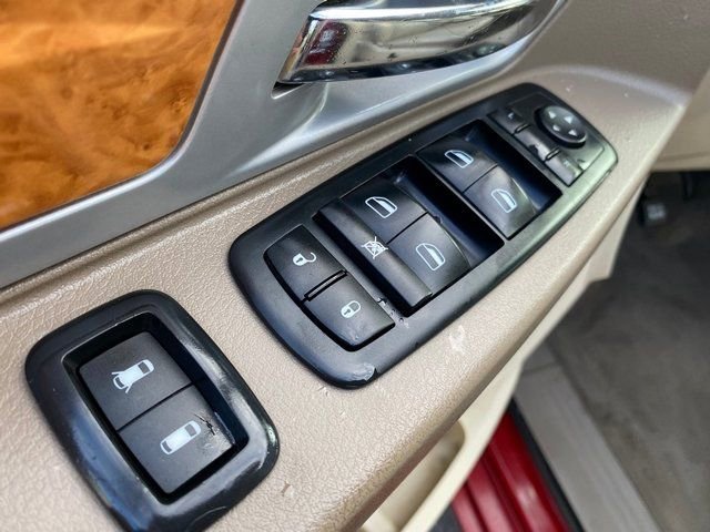 Used 2010 Chrysler Town & Country Limited w/ Entertainment Group #3 image 18