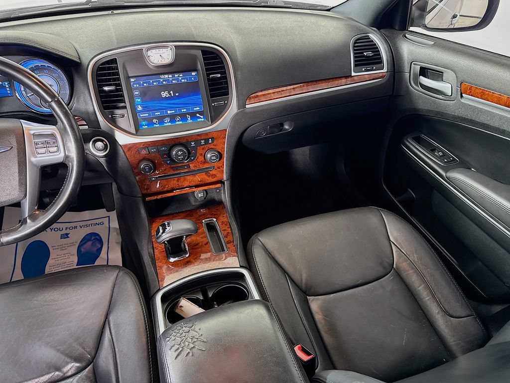 Used 2014 Chrysler 300 RWD image 26