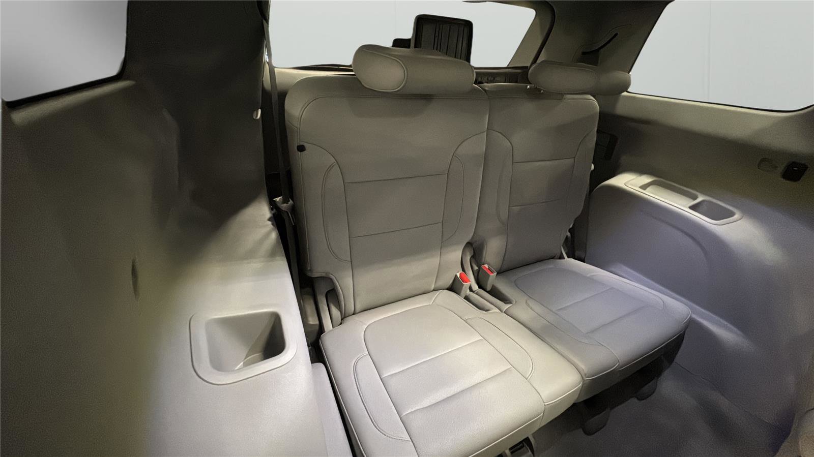 Used 2020 GMC Acadia SLT w/ Driver Alert Package II image 14