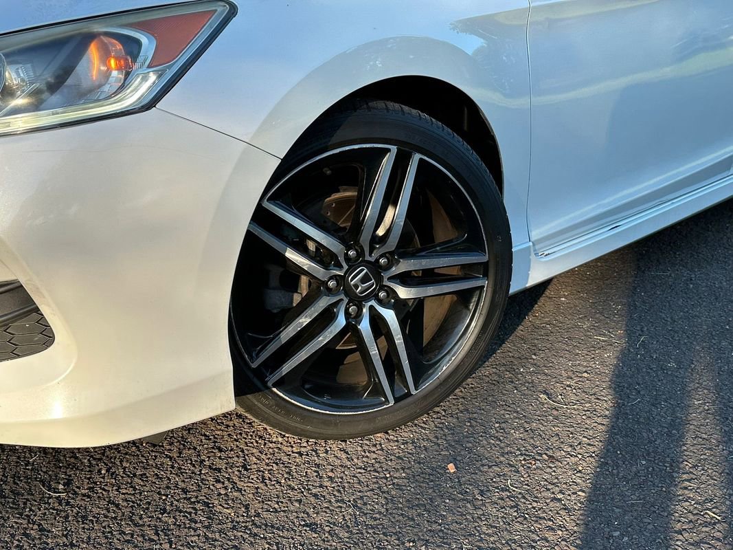 Used 2017 Honda Accord Sport Special Edition image 2