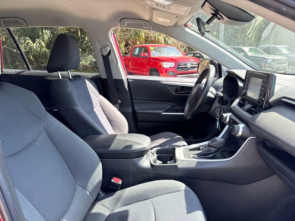 Used 2019 Toyota RAV4 LE image 28