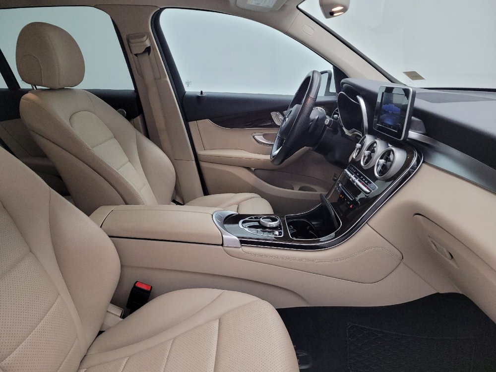 Used 2019 Mercedes-Benz GLC 300 4MATIC w/ Premium Package image 21