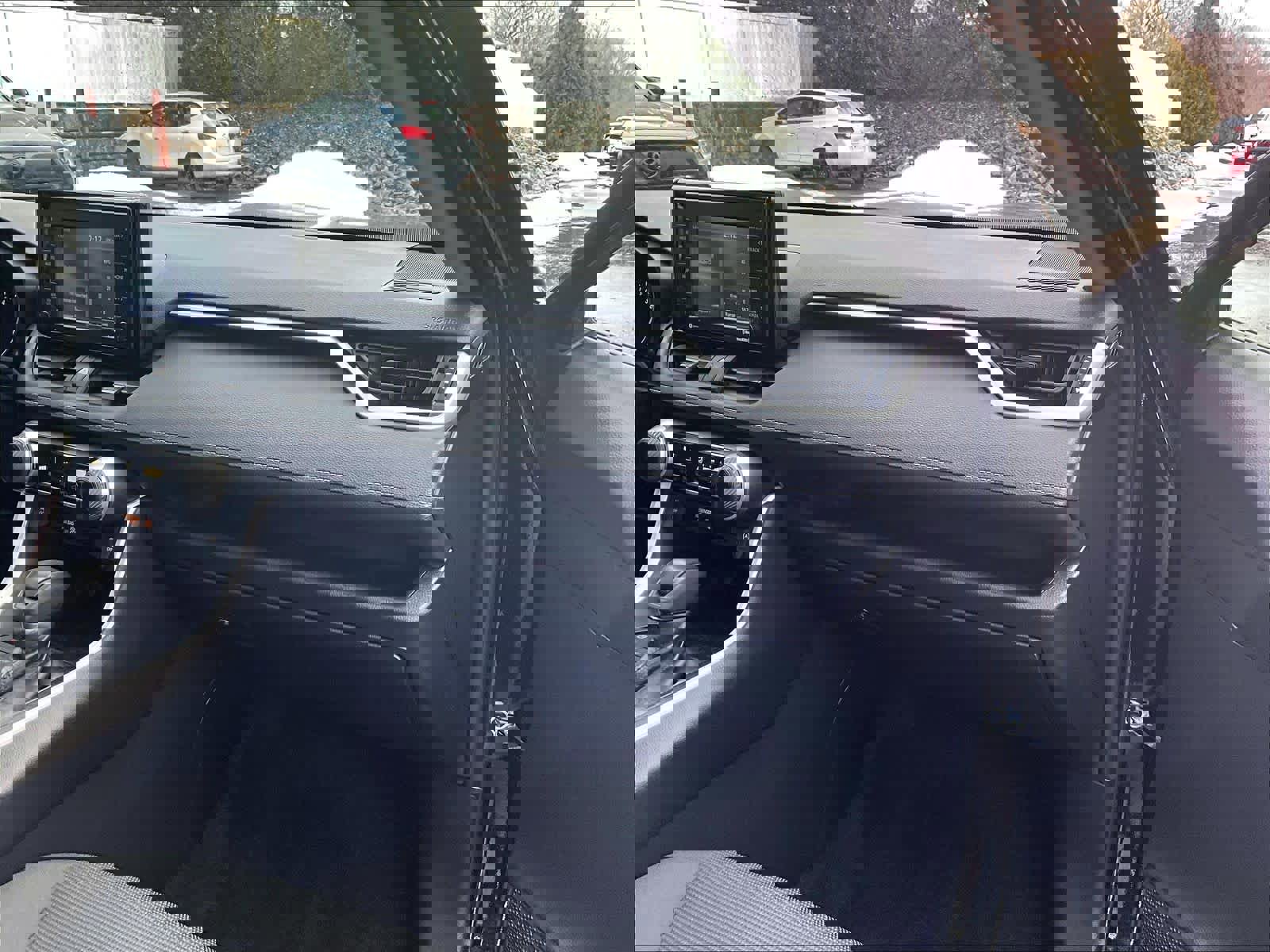 Used 2022 Toyota RAV4 LE image 13