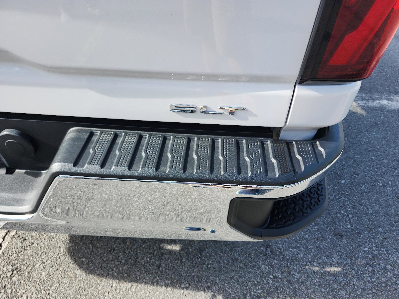 Used 2024 GMC Sierra 2500 SLT w/ SLT Convenience Package image 5