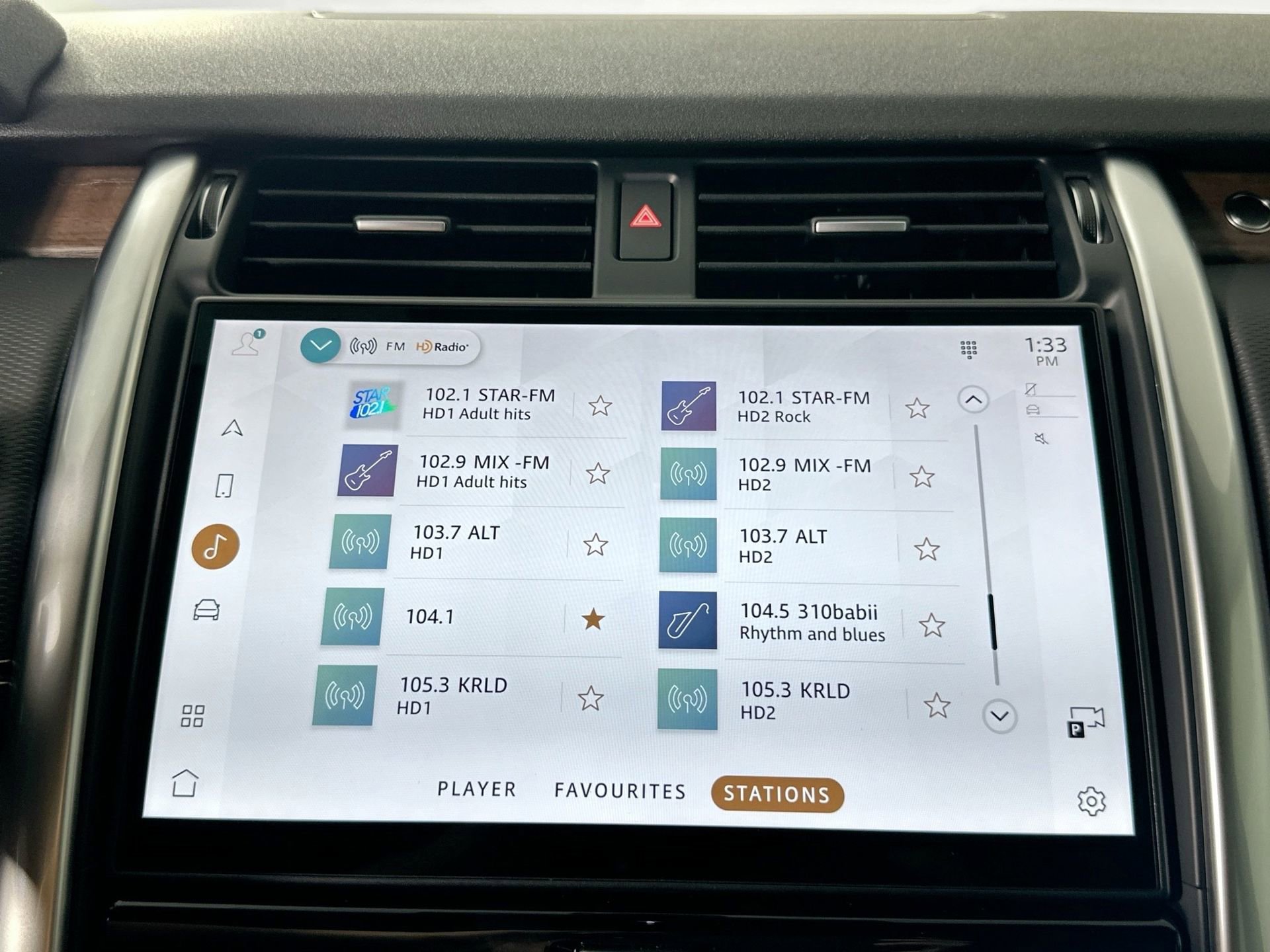 Certified 2024 Land Rover Discovery Dynamic SE image 10