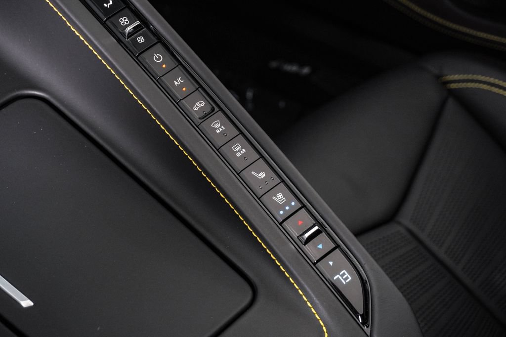 Used 2021 Chevrolet Corvette Stingray Premium Cpe w/ Z51 Performance Package RWD image 28