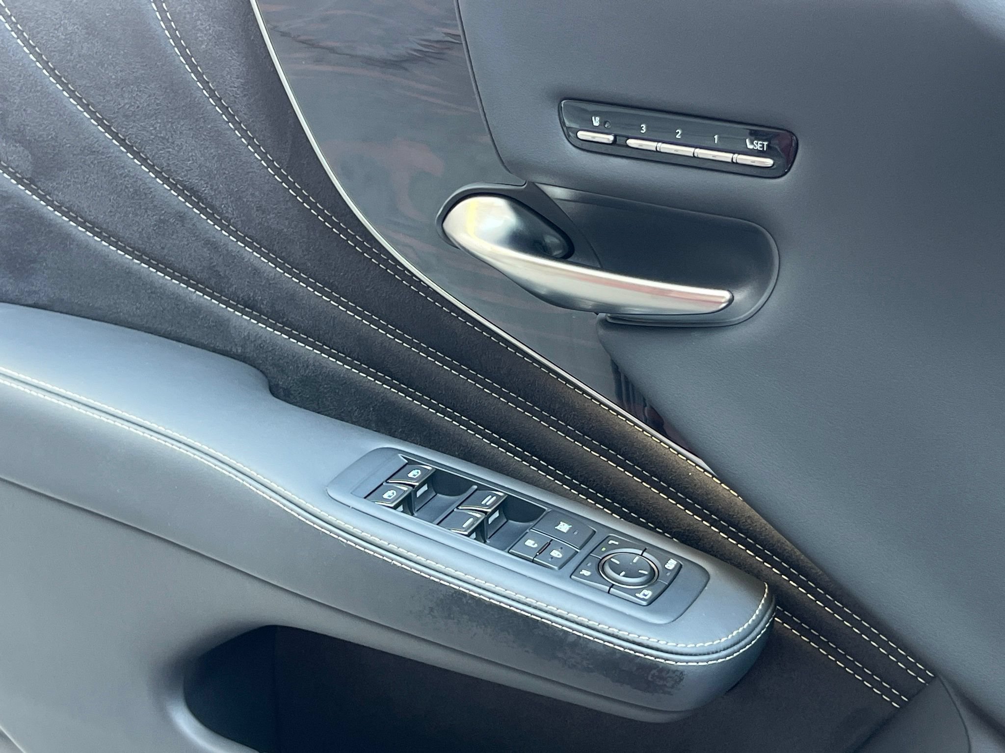 Used 2024 Lexus LS 500 AWD w/ Luxury Package image 31