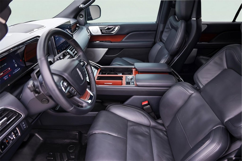 Used 2024 Lincoln Navigator L Reserve image 12