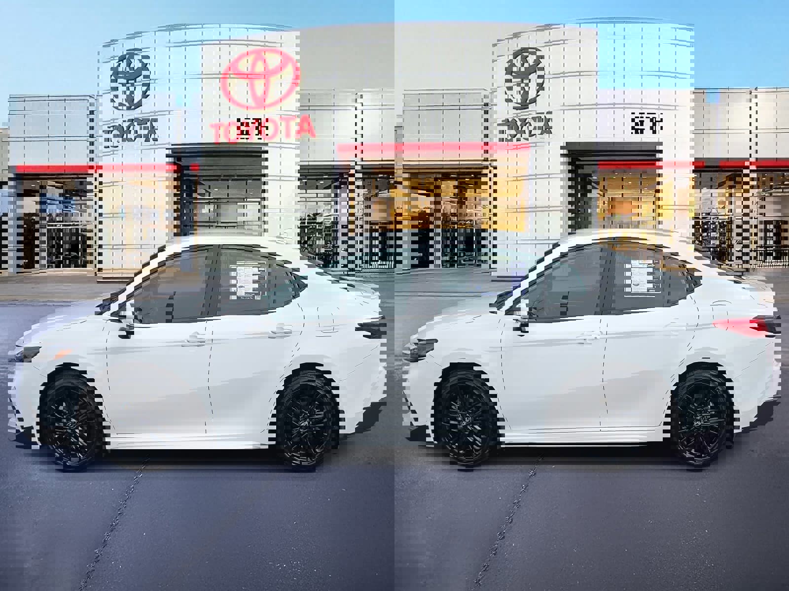 Used 2025 Toyota Camry SE image 8