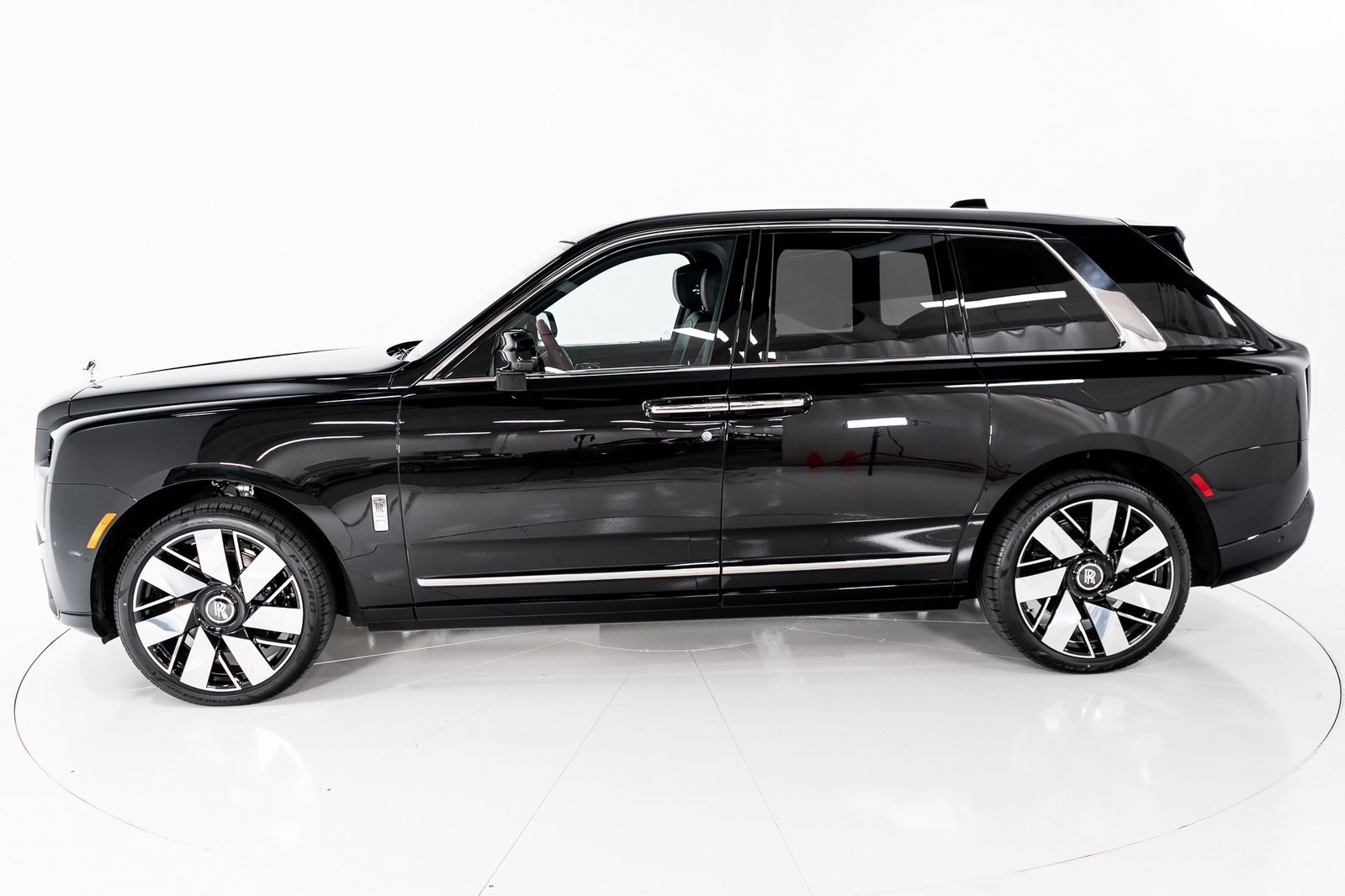 New 2025 Rolls-Royce Cullinan image 2