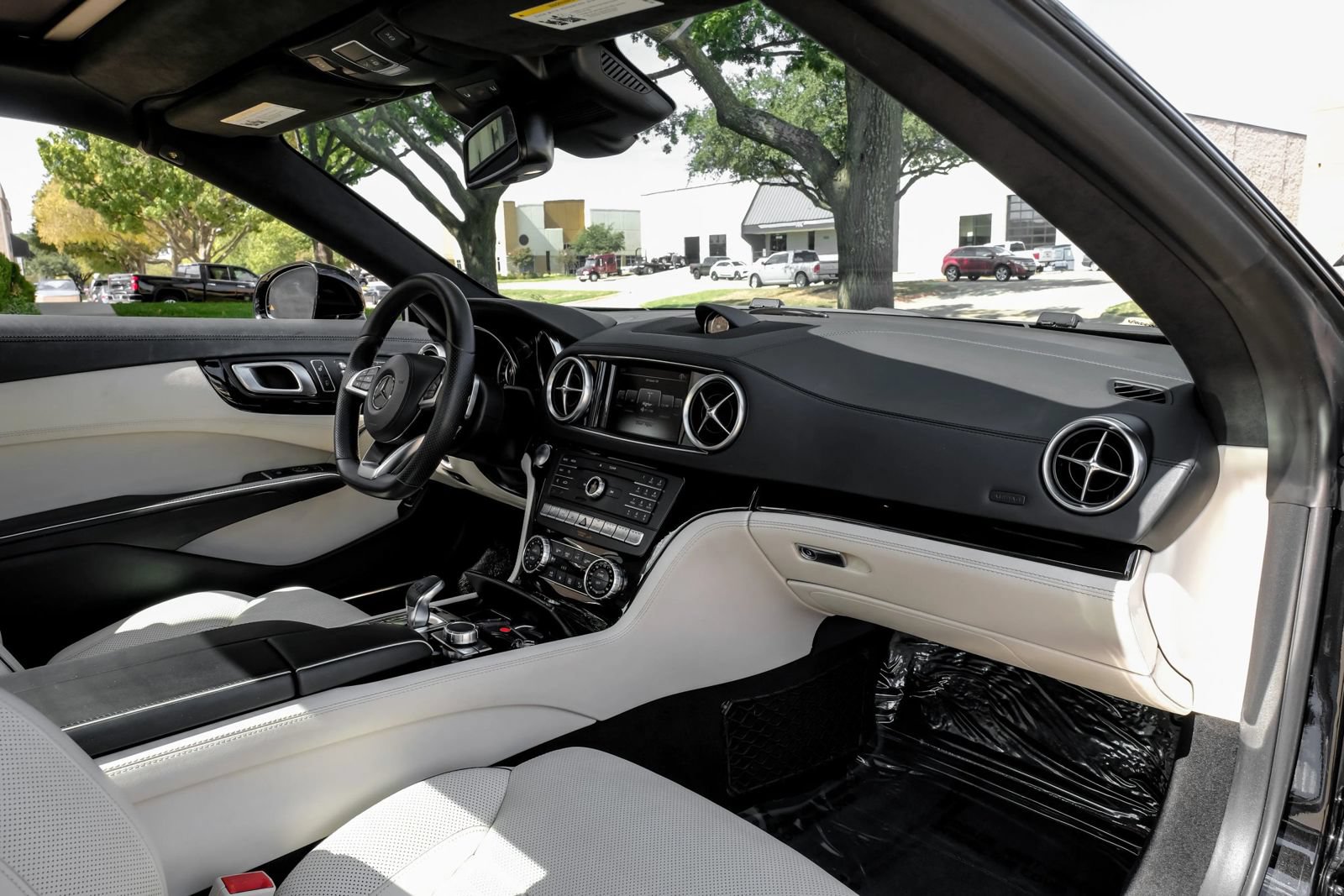 Used 2020 Mercedes-Benz SL 550 image 22