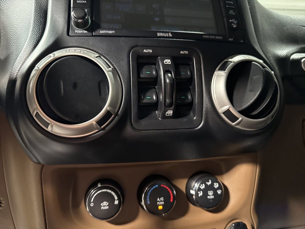 Used 2017 Jeep Wrangler Unlimited Sahara w/ Connectivity Group image 27