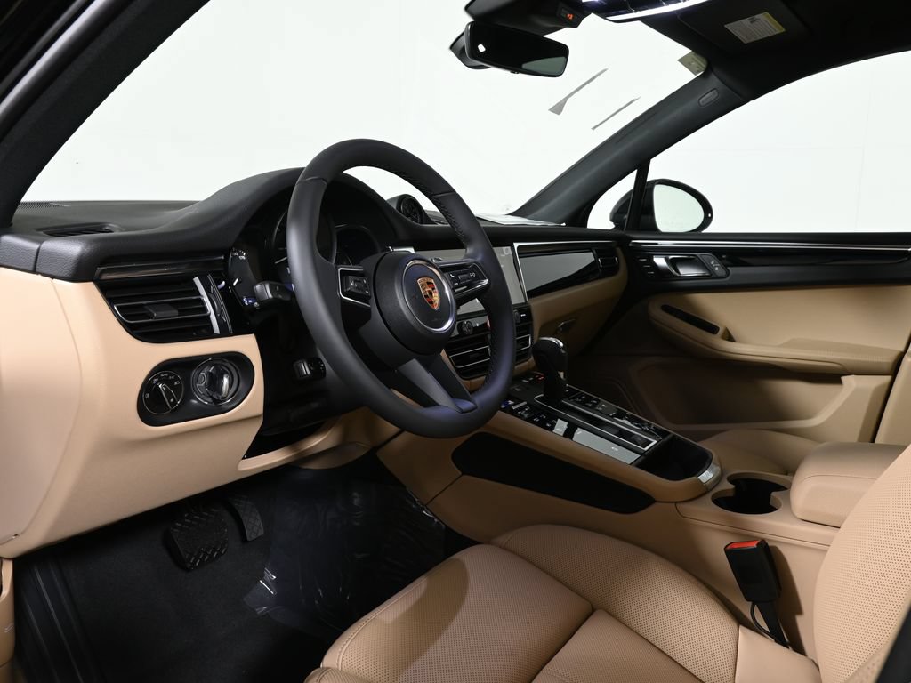 New 2026 Porsche Macan AWD/4WD image 4