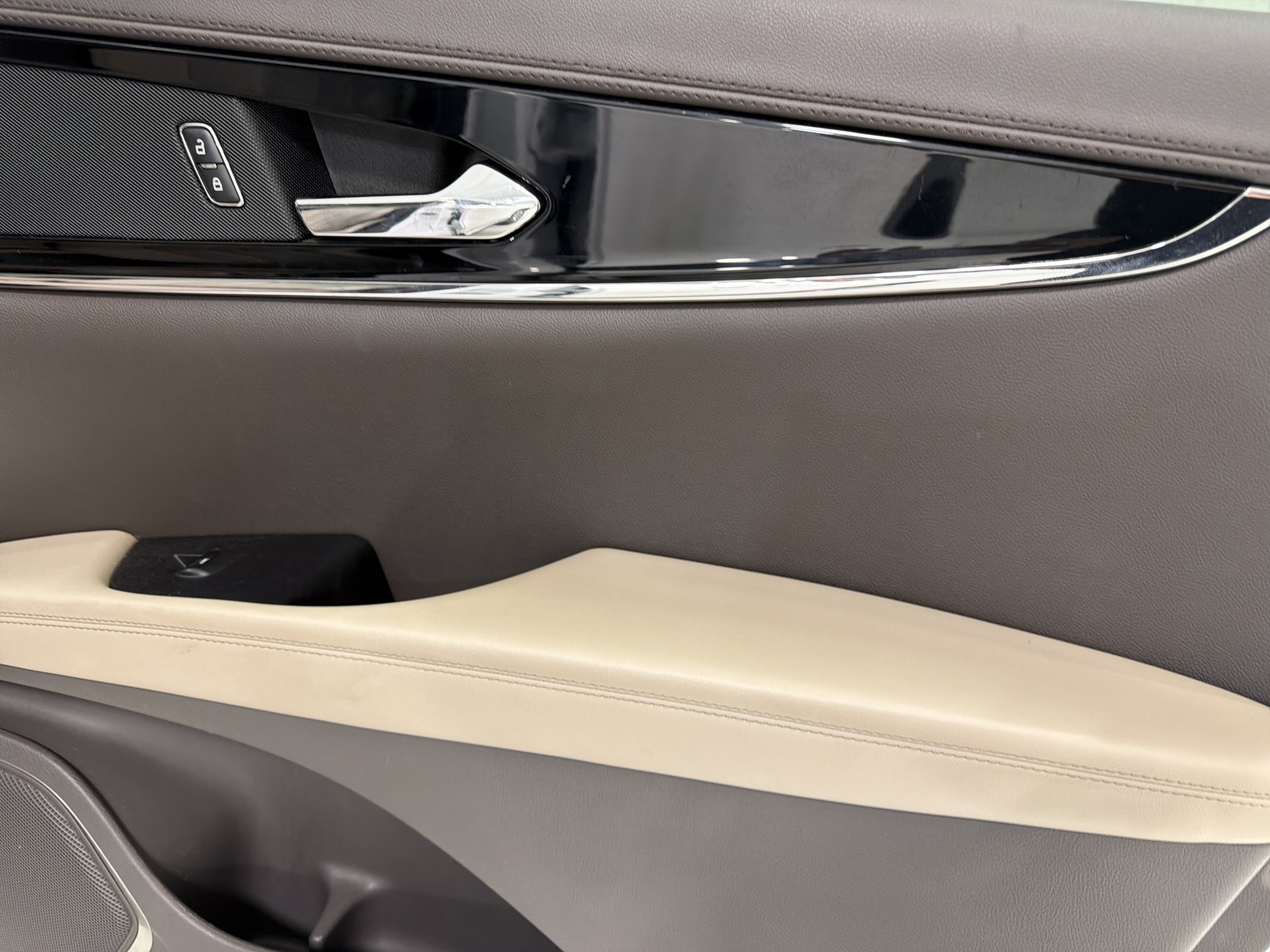 Used 2023 Lincoln Nautilus AWD w/ Premium Package image 13