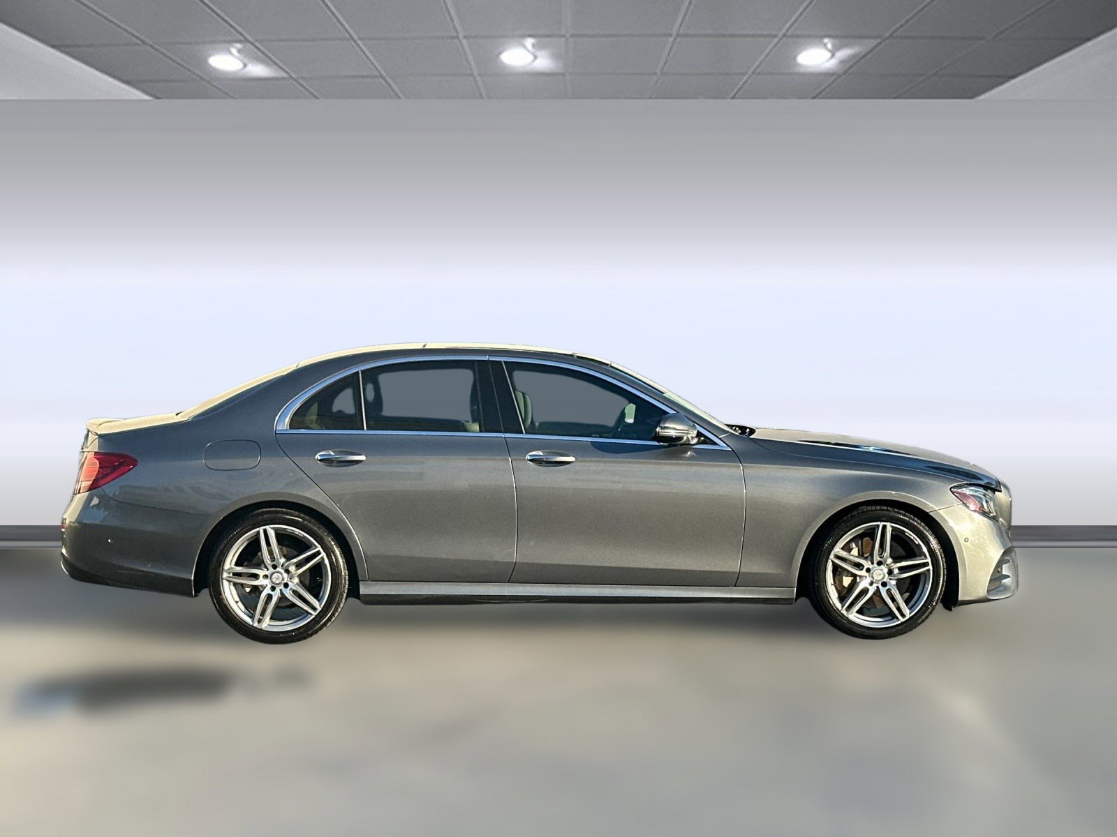 Used 2017 Mercedes-Benz E 300 4MATIC image 7