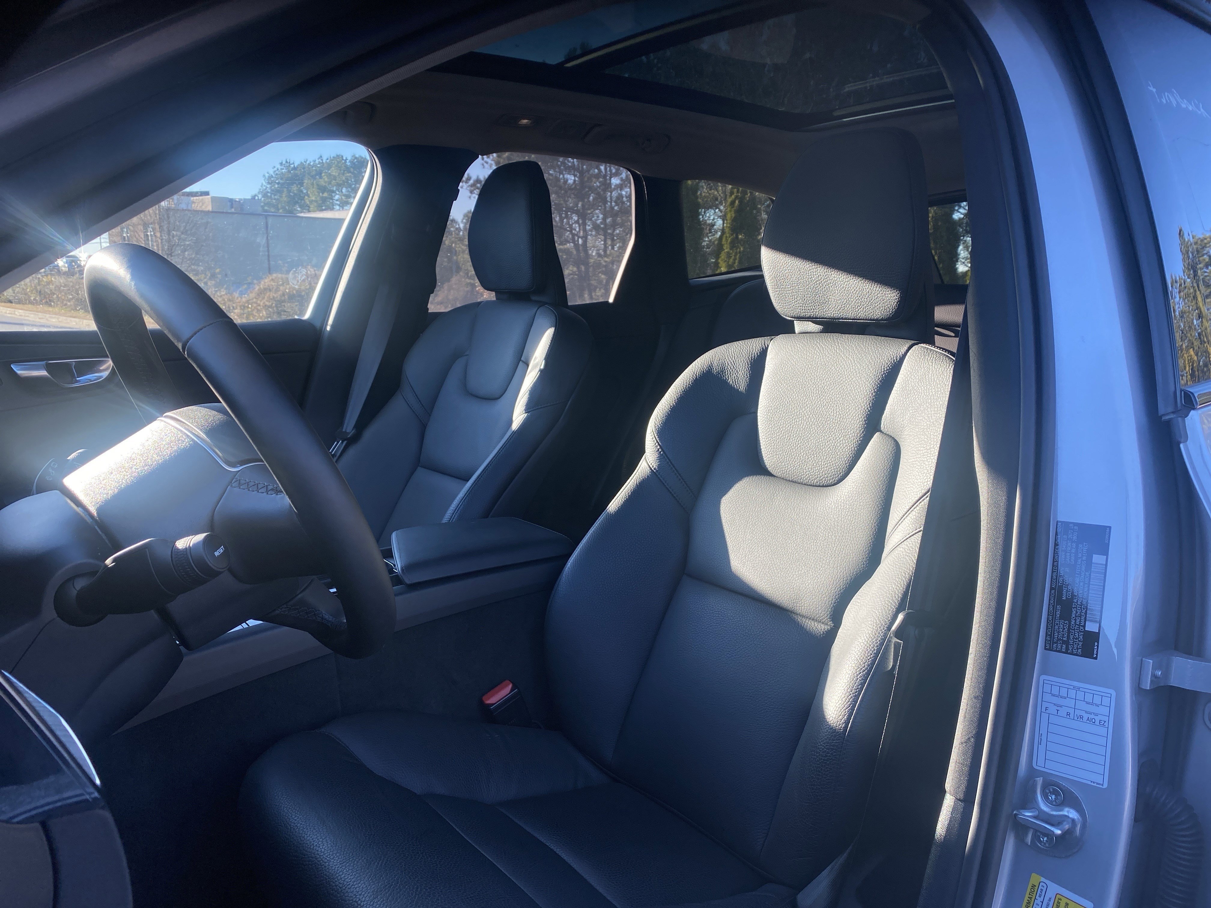 Used 2025 Volvo XC60 B5 Plus image 7